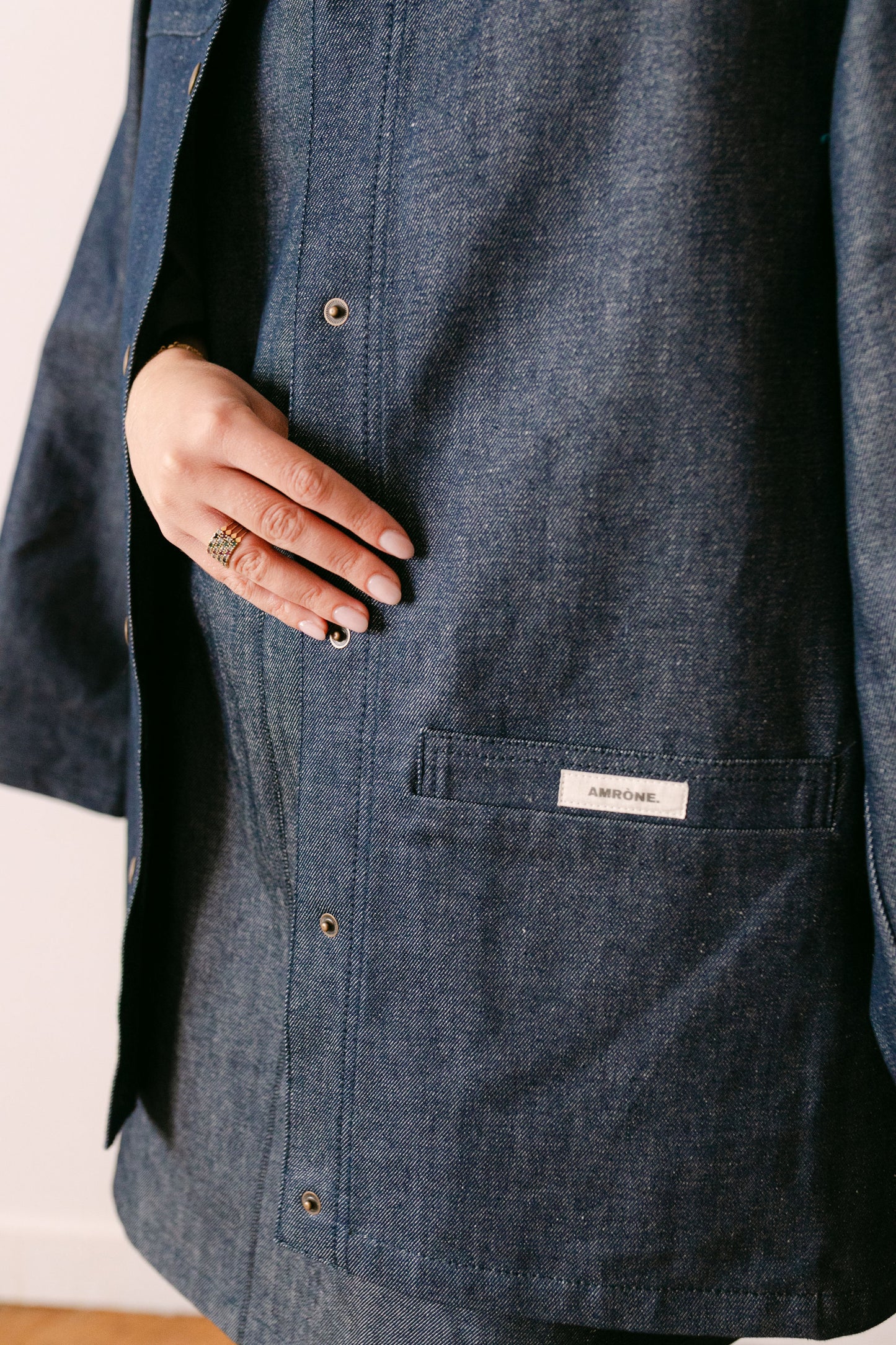 Veste en denim italien brut oversize taille unique.
made in France.